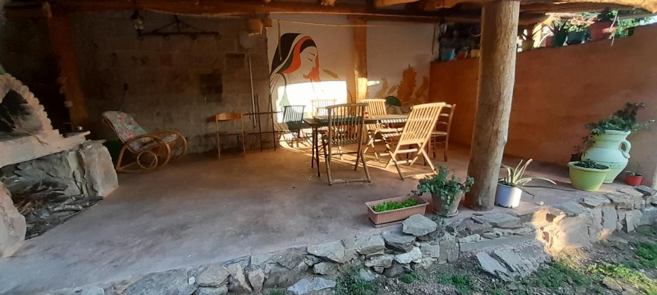 Country Living School Vendégház Làconi Kültér fotó